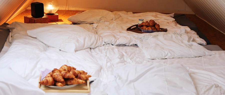 Bettfrühstück und Liebesbriefservice im Brombeerschloss